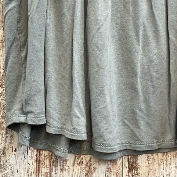 Women's Sleeveless Smocked Top Grey - Olive Sage Tank Summer Vacation M Flowy - Picture 4 of 7